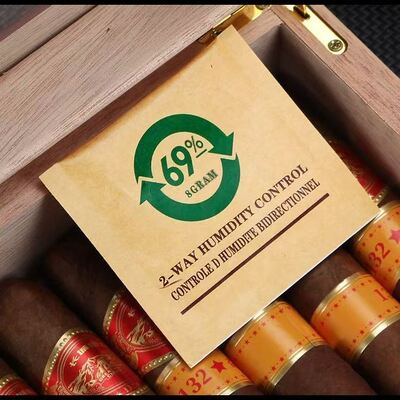 أكياس هوميدور السجائر ذات الألوان المخصصة خيارات الحجم المتوسط مجهزة بشريحة رطوبة داخلية تضمن الطازجة وطول العمر