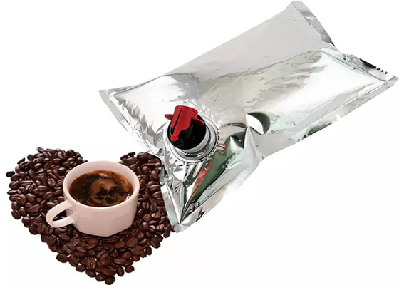 أكياس عصير بلاستيكية في عبوات صناديق مع سطح ناعم / نسيج